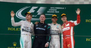 Lewis-Hamilton-vince-in-cina-con-una-la-strategia-a-due-soste