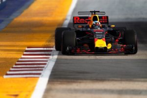 GP Singapore 2017, prove libere 1: Ricciardo e Verstappen stringono nella morsa Vettel