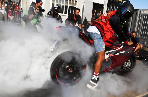 Lewis Hamilton e MV Agusta: da pilota a designer