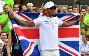 Lewis Hamilton vince il quarto titolo iridato e la stampa brittanica lo elogia