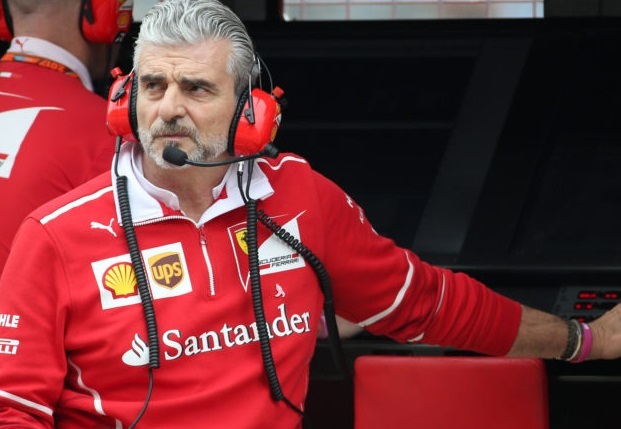Maurizio Arrivabene difeso da Sebastian Vettel