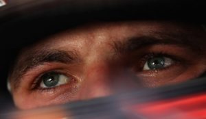 Max Verstappen penalizzato per il sorpasso effettuato
