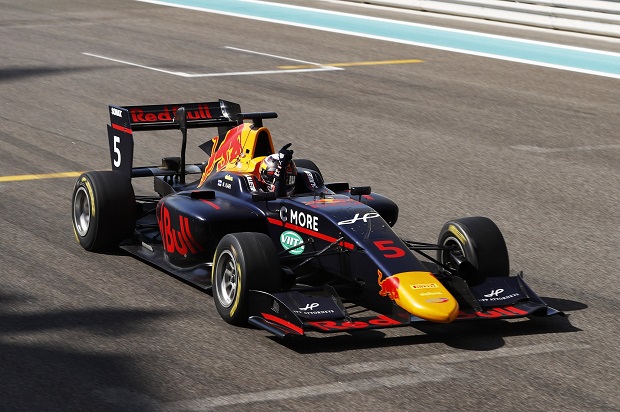 GP Abu Dhabi, Gara 1: Niko Kari domina davanti a Russell, Pulcini sfortunato