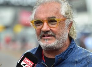 Flavio Briatore afferma che la Ferrari ha perso l'opportunità di vincere il Mondiale per colpa dei propri piloti
