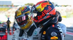 Lewis Hamilton crede che Max Verstappen sia "la giovane stella più brillante" che la Formula 1 abbia visto negli ultimi tempi e spera che la McLaren possa tornare in cima con il cambio di motorista