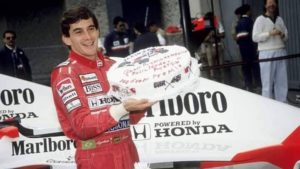 “Viaggiare dentro qualcuno significa viaggiare anche dentro se stessi” cit. Max Conteddu. Non c'è cosa più bella di viaggiare in noi stessi attraverso qualcuno e tutti dovrebbero viaggiare nella storia di Ayrton Senna per non smettere mai di emozionarsi!