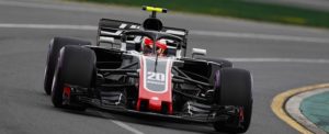 Kevin Magnussen afferma che la dichiarazione di Fernando Alonso in cui definisce la vettura Haas come replica della Ferrari, deriva dalla frustrazione dello spagnolo nel vedere la McLaren che viene superata da una delle squadre più piccole della griglia