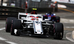 Leclerc in pista a Monza con la Ferrari