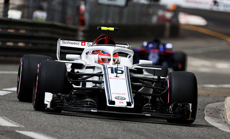 Leclerc in pista a Monza con la Ferrari