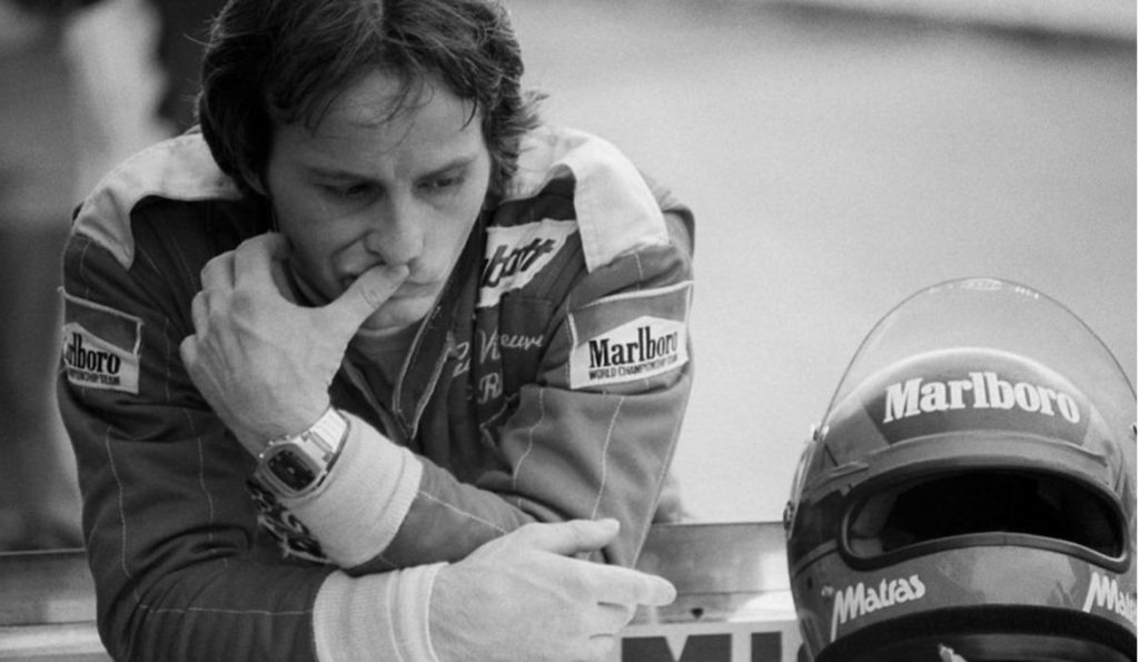 Gilles Villeneuve è stato in grado di farsi spazio nel cuore di tutti per restarci per l'eternità, grazie al suo talento cristallino ed indomabile, grazie al suo essere leale e coraggioso e grazie alla sua dannata velocità