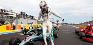 Doppietta Mercedes in Francia, con Lewis Hamilton che ottiene la prima posizione sulla griglia di partenza, conquistando la 75esima pole position della sua carriera!
