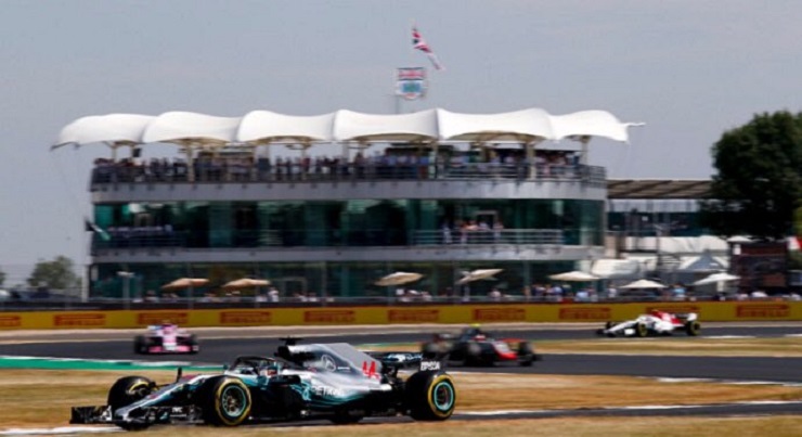 Hamilton guida la fp3 in Inghilterra