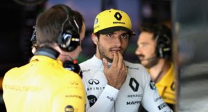 Jenson Button avvisa Carlos Sainz