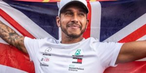 Fresco di quinto titolo iridato, Lewis Hamilton non perde la sua umiltà ed afferma che Schumacher è ancora il più grande di tutti i tempi. Il pilota inglese vuole che siano i risultati ottenuti a parlare per lui, seppur è consapevole del suo valore
