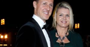 "Michael Schumacher è un combattente e non si arrenderà", questo è uno stralcio delle parole scritte da sua moglie Corinna. Segnali di ripresa? Ci auguriamo che Michael torni ad essere presto il "nostro Michael"