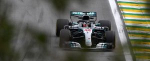 Per la Mercedes è stato un venerdì altalenante ed impegnativo. Sia Lewis Hamilton che Valtteri Bottas vogliono che la vettura sia al top per la qualifica. Riusciranno a fronteggiare la Ferrari, che è agguerrita più che mai per il Mondiale Costruttori?