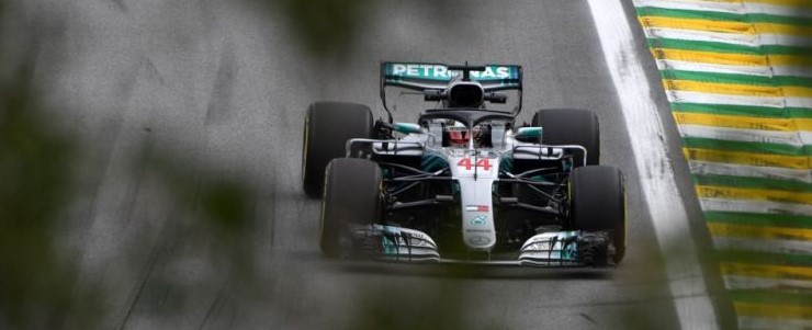 Per la Mercedes è stato un venerdì altalenante ed impegnativo. Sia Lewis Hamilton che Valtteri Bottas vogliono che la vettura sia al top per la qualifica. Riusciranno a fronteggiare la Ferrari, che è agguerrita più che mai per il Mondiale Costruttori?