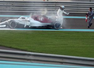 Kimi versione pompiere al debutto in Alfa Sauber