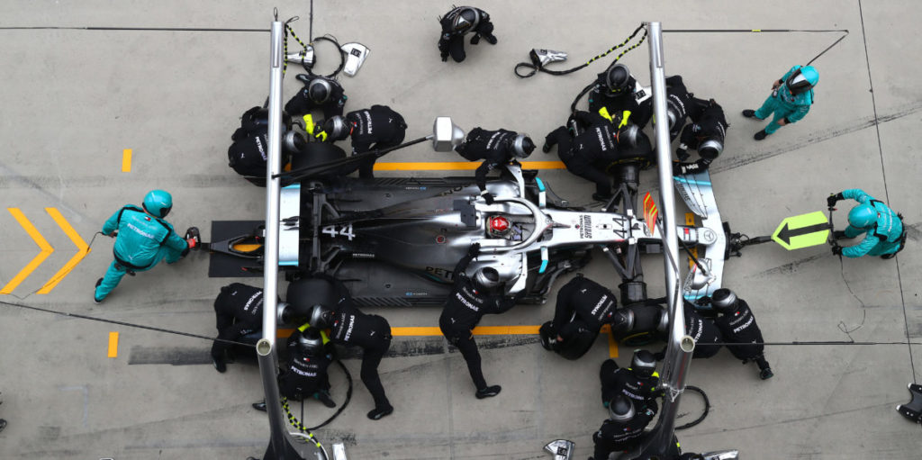 mercedes pit stop cina