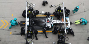 mercedes pit stop cina