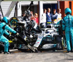 vettel facilita strategia mercedes