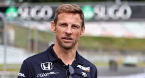 Button: "Il Lewis di oggi è diverso"