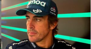 Alonso indossa la tuta per la 500 Miglia di Indianapolis