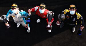 Formula 2 Ilott vince Tsunoda approfitta