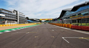 Silverstone aggiunge i cordoli alle Becketts