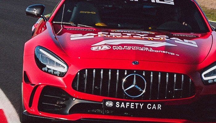 Safety Car in rosso in onore della Ferrari