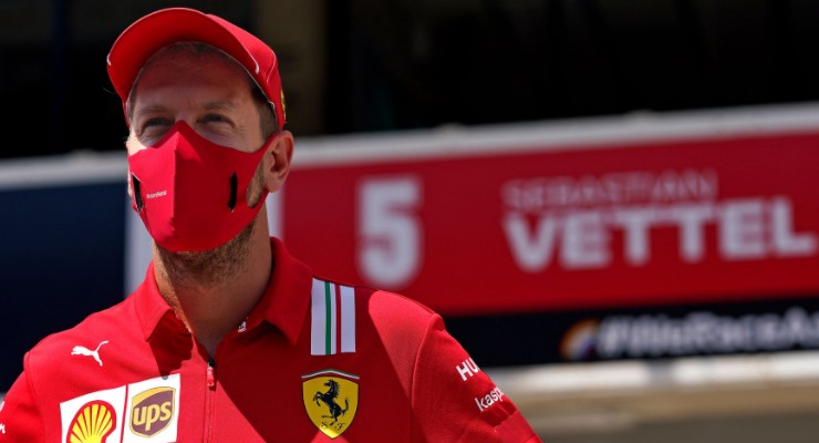 La Ferrari si congratula con Vettel perché rimarrà in Formula 1