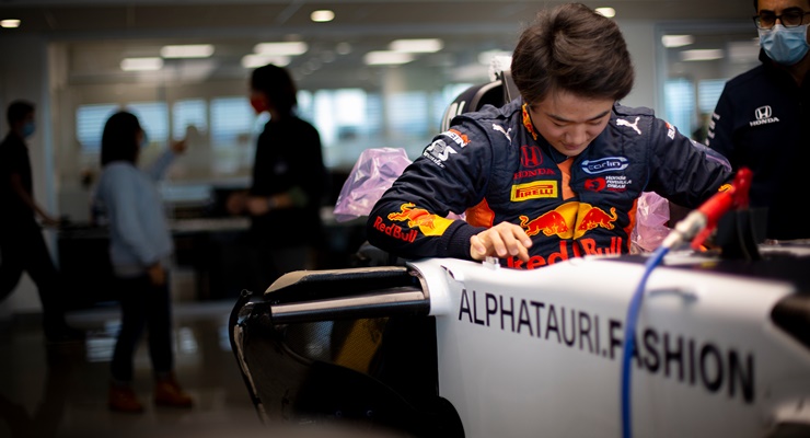 Yuki Tsunoda AlphaTauri F1