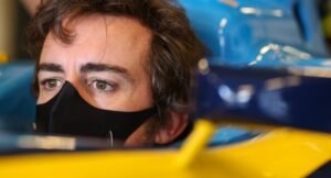 GP Abu Dhabi, Alonso in pista con la Renault R25