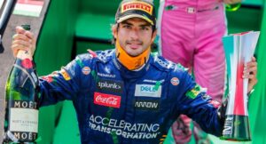 Seidl non ha dubbi: "Sainz avrà successo con la Ferrari"