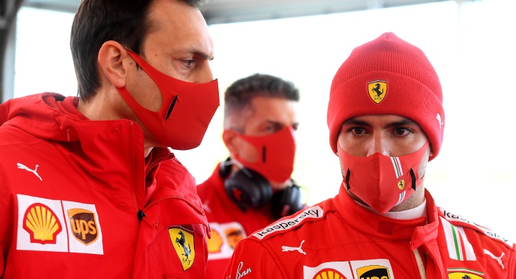 Sainz punta a un rapporto a lungo termine in Ferrari