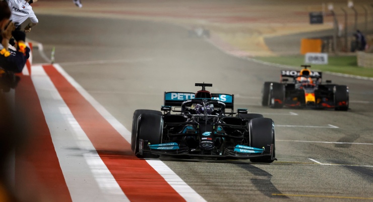 Lewis Hamilton Mercedes, Max Verstappen Red Bull GP Bahrain 2021