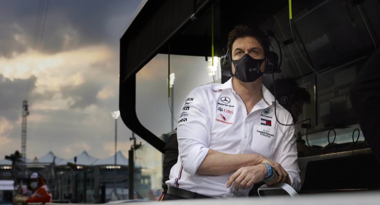 Mercedes decisioni difficili