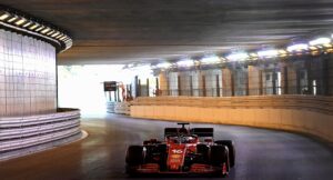 GP Monaco, Leclerc sbatte ma è in pole