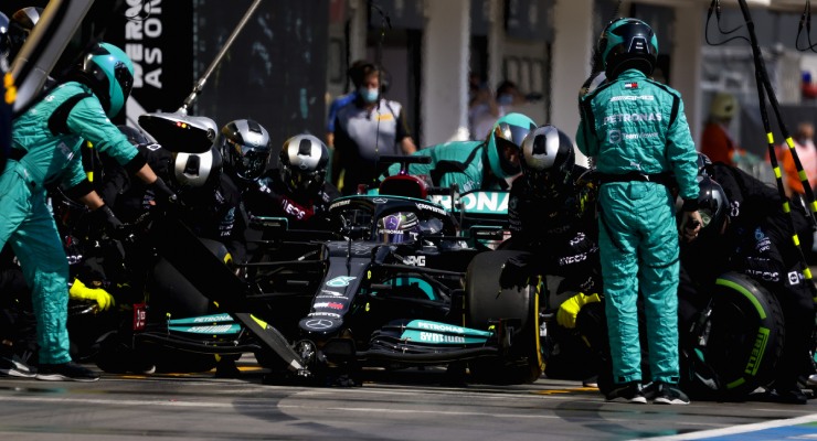La ripartenza in solitaria di Hamilton: il chiarimento di Masi