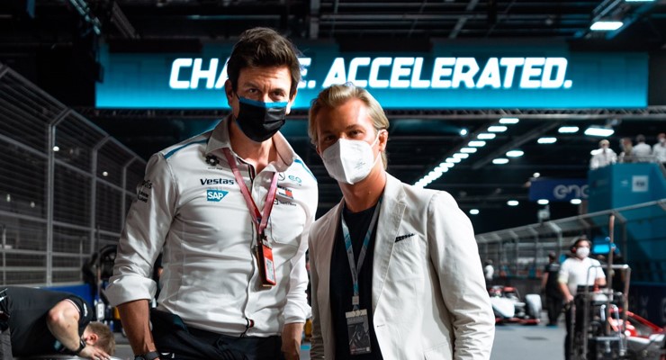 Rosberg afferma che Mercedes abbia la meglio sulla Red Bull
