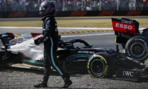 Hamilton vedrà uno specialista dopo l'incidente