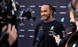 Le maglie indossate da Hamilton formano una poesia