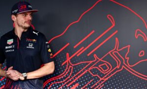 FIA rinvia decisione Verstappen