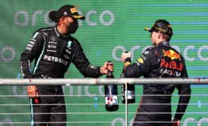 Ecclestone: "Spero che arrivino ad Abu Dhabi con gli stessi punti"
