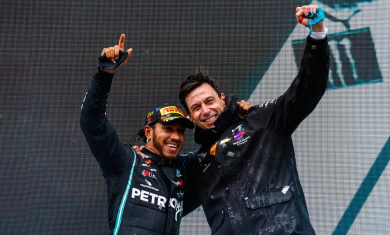 Mercedes e Hamilton campioni