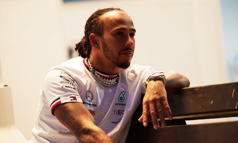 Tifosi in manifestazione per Hamilton, fuori dal gala FIA