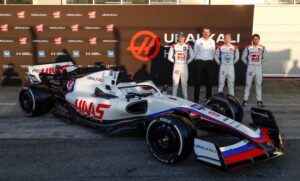 Haas licenzia Mazepin