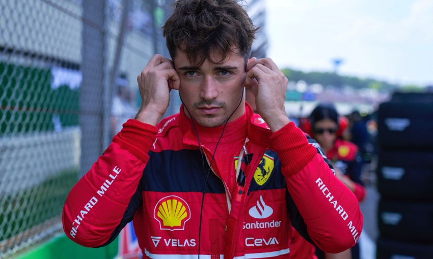 Braccio di ferro con Leclerc, perché Ferrari non l'aiuta?