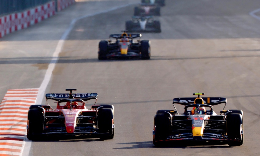 GP Azerbaijan, Sprint: Verstappen paga il contatto con Russell, Perez vince