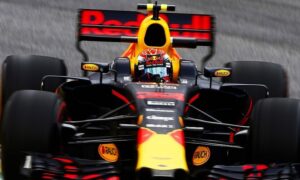 Red Bull davanti